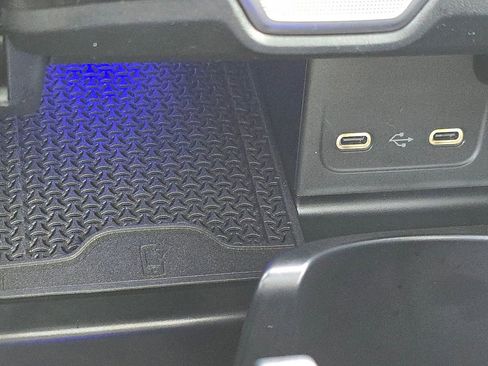 Used 2025 Mercedes-Benz C 300 4MATIC Sedan image 31