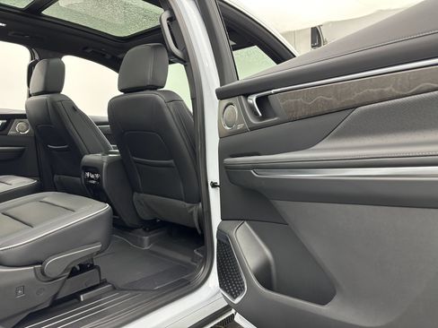 New 2027 Buick Enclave Avenir w/ LPO, Floor Liner Package AWD/4WD image 41