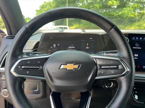 Used 2025 Chevrolet Suburban Premier AWD/4WD image 19