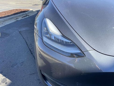 Used 2022 Tesla Model Y Long Range image 16