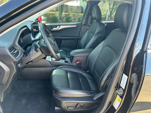 Used 2023 Ford Escape Platinum image 11