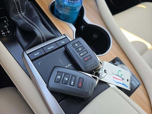 Used 2021 Lexus RX 350L FWD w/ Premium Package image 16