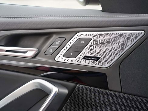 Used 2025 BMW X2 xDrive28i image 9