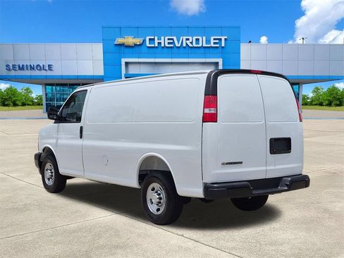 New 2026 Chevrolet Express 3500 RWD image 3