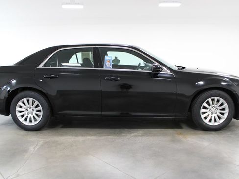 Used 2012 Chrysler 300 RWD image 12