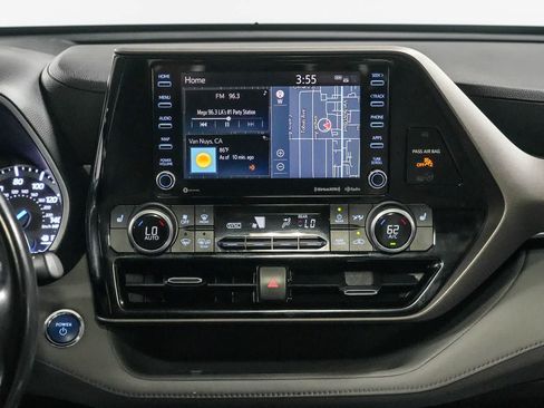 Used 2022 Toyota Highlander XLE AWD/4WD image 13