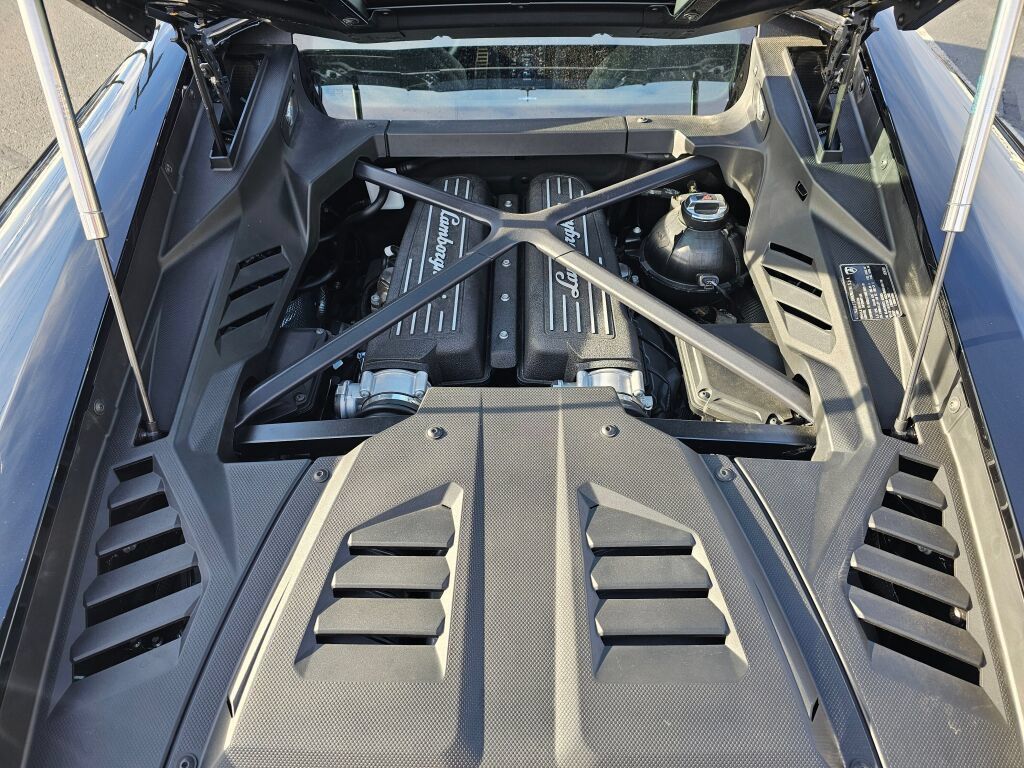 Used 2020 Lamborghini Huracan EVO AWD/4WD image 14