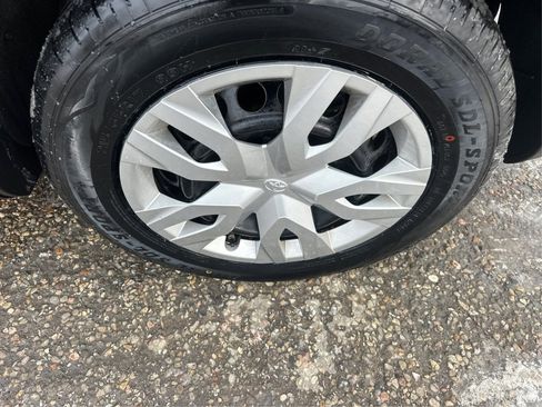 Used 2023 Toyota Corolla Cross L image 19