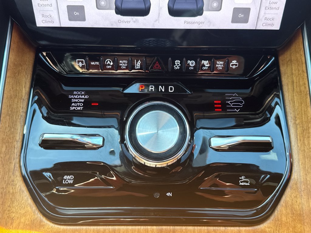Used 2022 Jeep Grand Wagoneer Series III AWD/4WD image 33