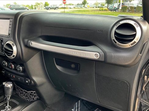 Used 2017 Jeep Wrangler Unlimited Sahara image 26