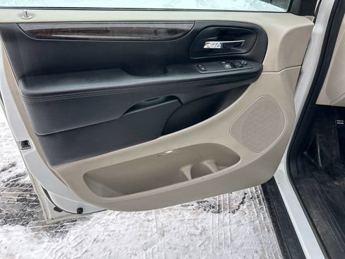 Used 2014 RAM C/V Tradesman image 15