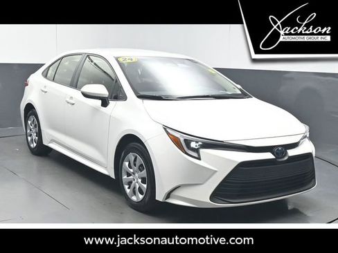 Used 2024 Toyota Corolla LE FWD image 1