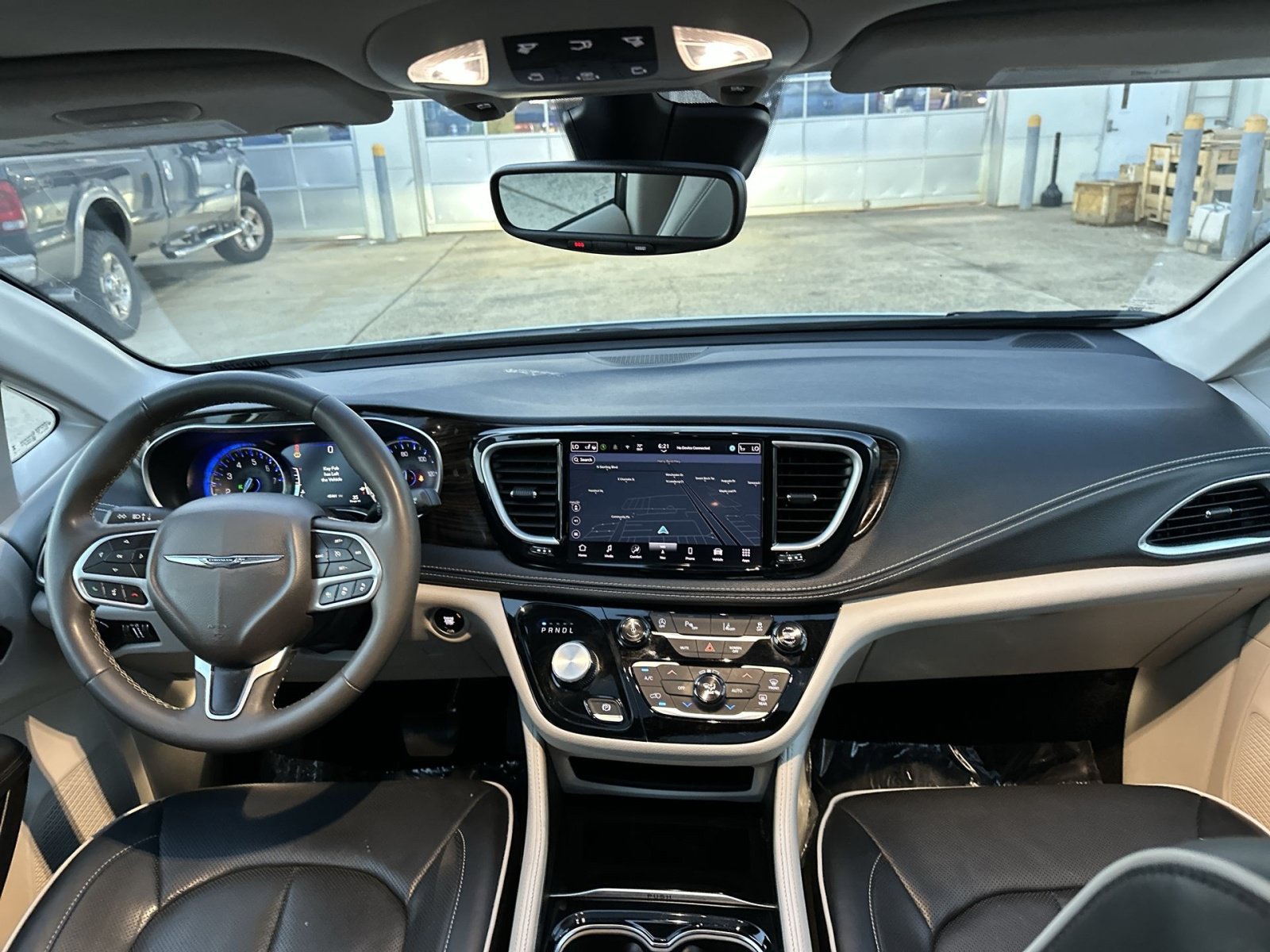 Used 2024 Chrysler Pacifica Limited FWD image 24