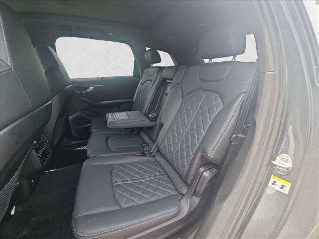 Used 2021 Audi SQ7 Premium Plus w/ Executive Package AWD/4WD image 17