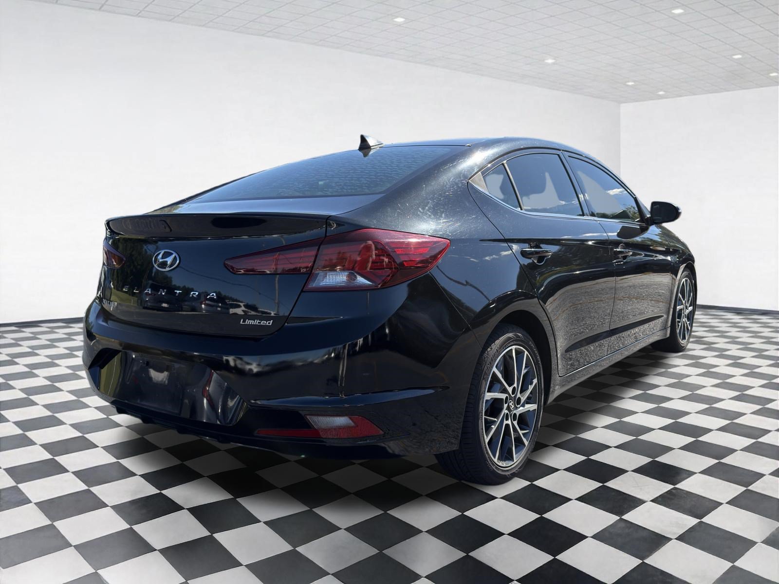 Used 2019 Hyundai Elantra Limited FWD image 4