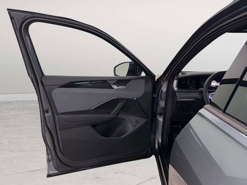 New 2025 Volkswagen Tiguan SE R-Line image 20