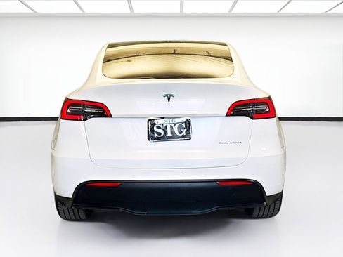 Used 2020 Tesla Model Y Long Range image 5