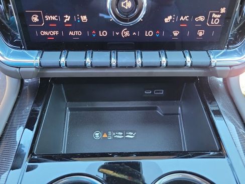 Used 2025 GMC Yukon XL Elevation w/ Elevation Premium Package image 23