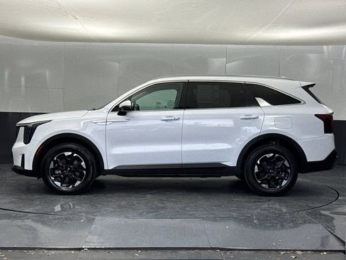 Used 2024 Kia Sorento S image 6