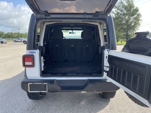 Used 2023 Jeep Wrangler Unlimited Sport AWD/4WD image 5