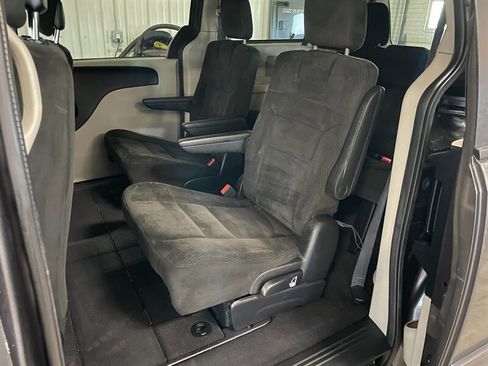 Used 2016 Dodge Grand Caravan SXT image 16