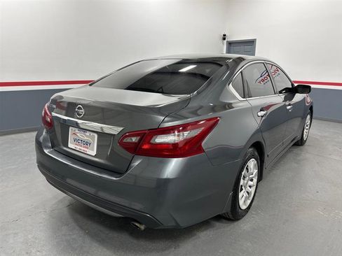 Used 2018 Nissan Altima 2.5 S w/ S Convenience Package image 3