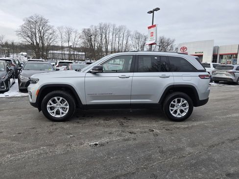 Used 2023 Jeep Grand Cherokee Limited image 3