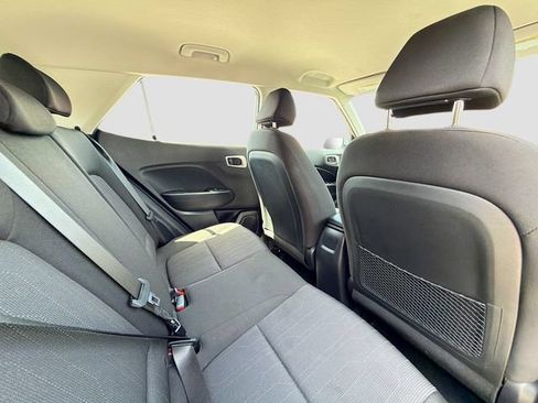 Certified 2025 Hyundai Venue SE FWD image 22
