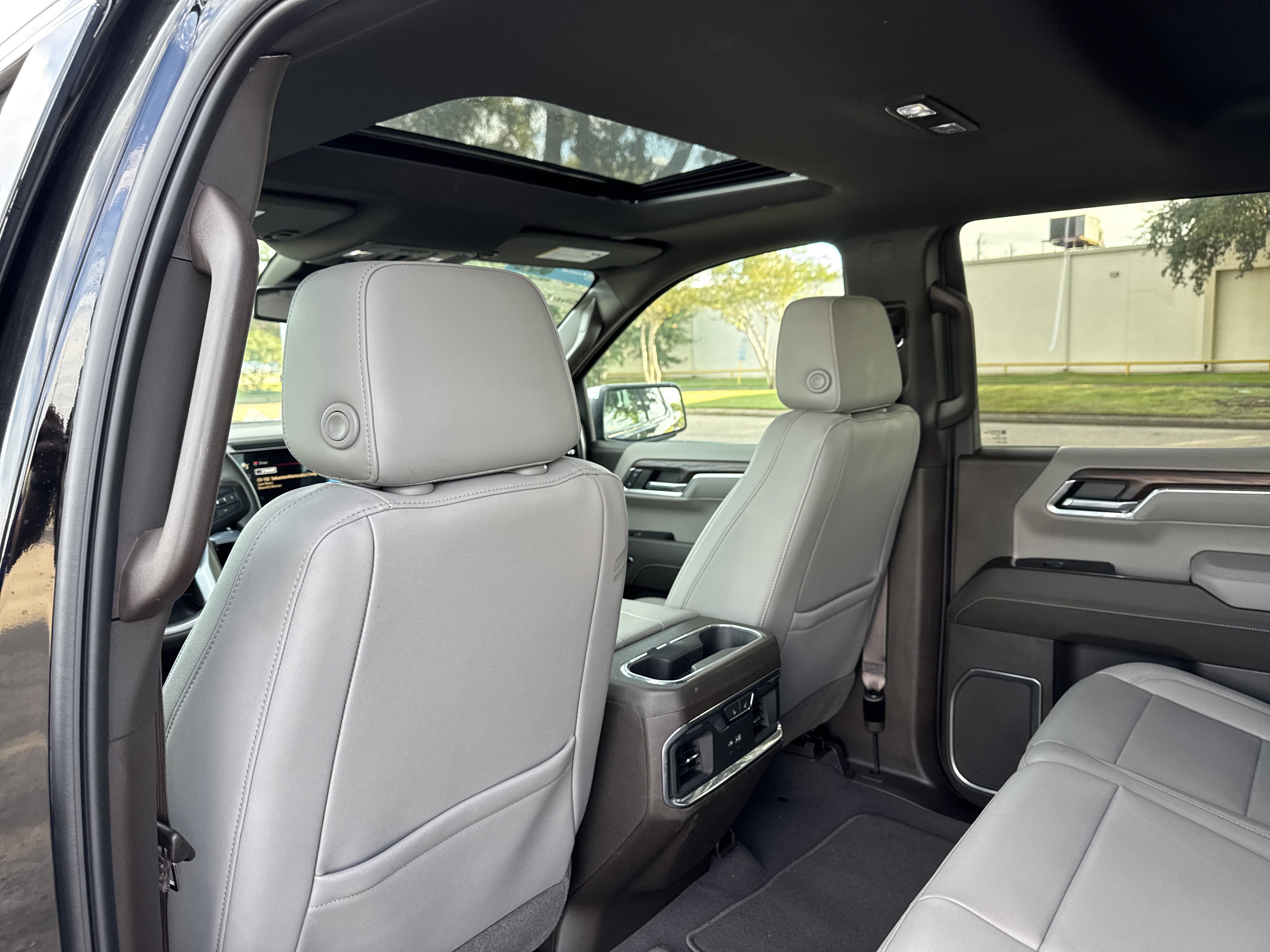 Used 2023 GMC Sierra 1500 SLT w/ SLT Premium Package AWD/4WD image 9