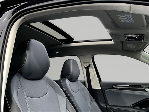 New 2026 Volkswagen Tiguan SE image 25