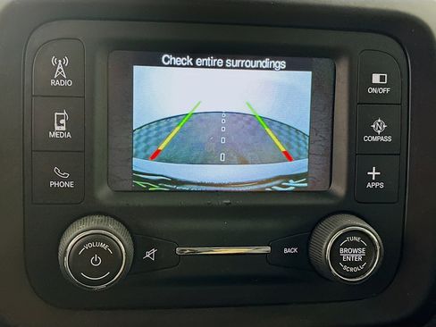 Used 2017 Jeep Renegade Latitude image 22