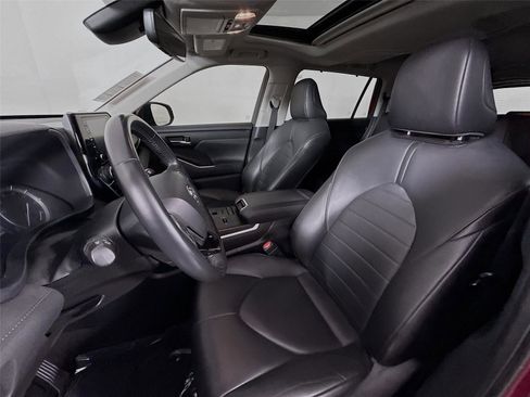 Used 2020 Toyota Highlander XLE image 15