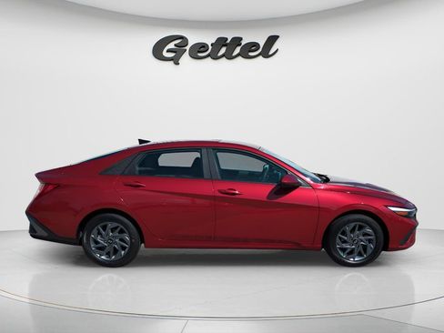 Used 2024 Hyundai Elantra Blue FWD image 4
