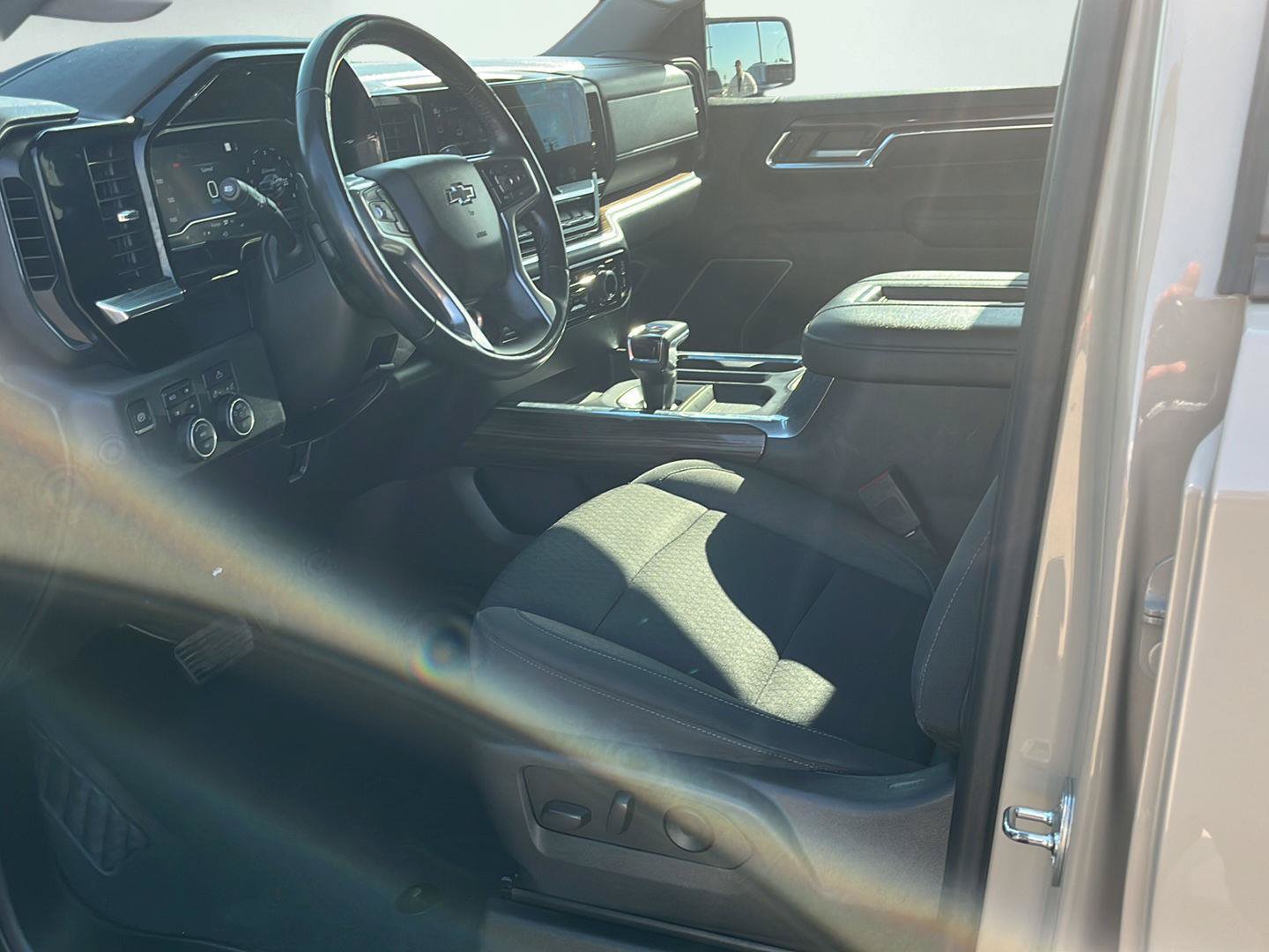 Used 2022 Chevrolet Silverado 1500 LT Trail Boss w/ Protection Package AWD/4WD image 5