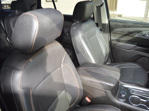 Used 2019 Chevrolet Traverse Premier AWD/4WD image 18