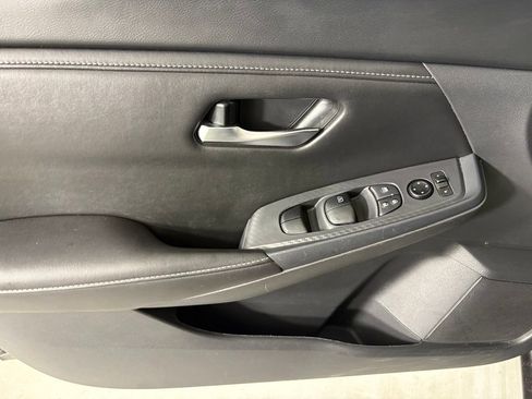 Used 2024 Nissan Sentra SV FWD image 19