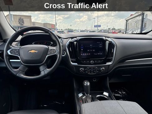 Used 2020 Chevrolet Traverse LT w/ LT Premium Package AWD/4WD image 16