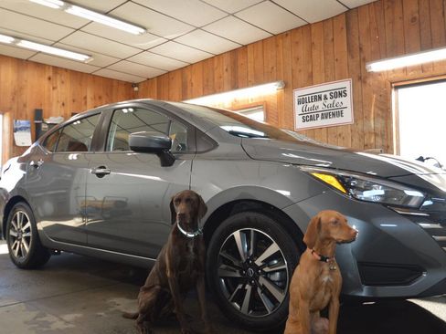 Used 2025 Nissan Versa SV w/ Trunk Package image 2