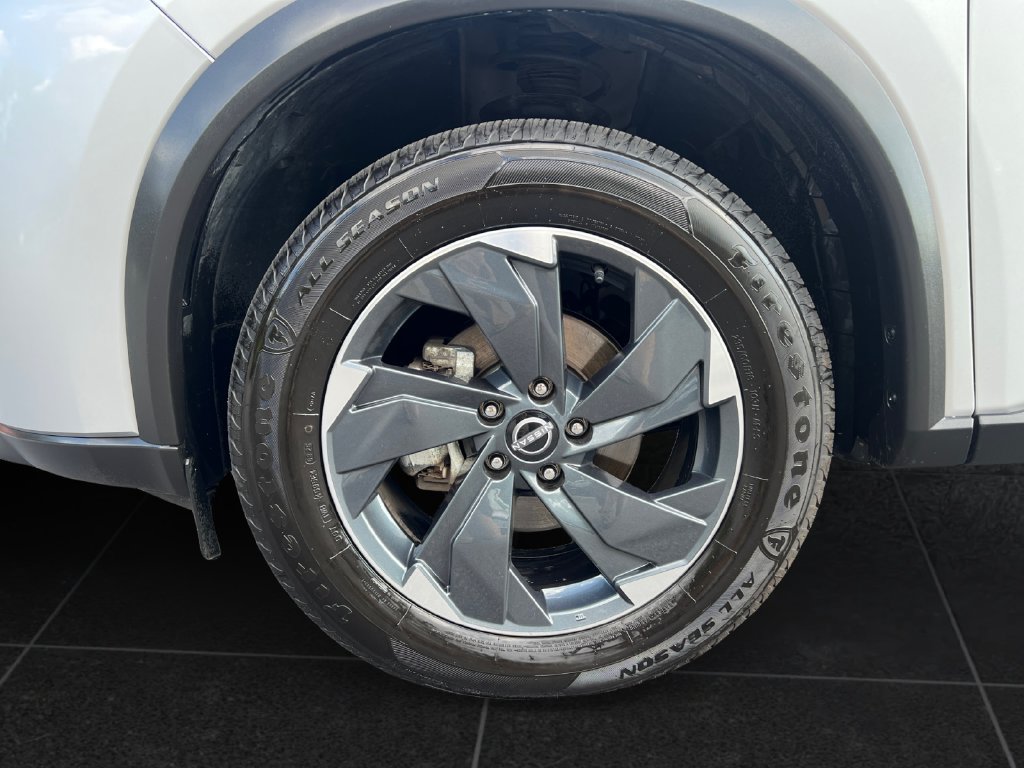 Used 2024 Nissan Rogue SV AWD/4WD image 10