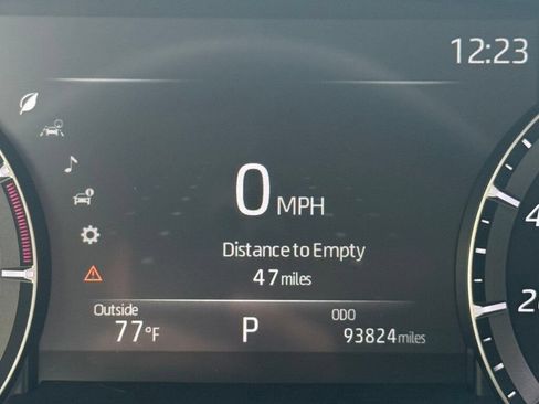 Used 2021 Toyota Highlander XLE AWD/4WD image 32