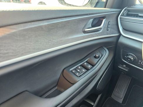 New 2025 Jeep Grand Cherokee L Limited w/ Black Appearance Package image 28