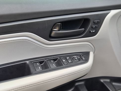 Used 2024 Honda Odyssey EX-L image 11