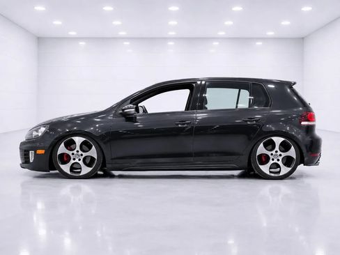 Used 2011 Volkswagen Golf 4-Door FWD image 2