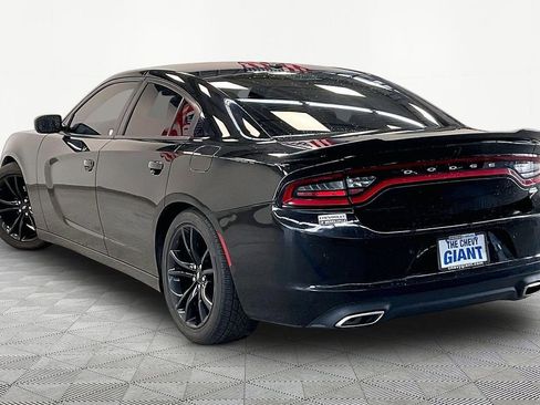 Used 2018 Dodge Charger SXT w/ Blacktop Package RWD image 4