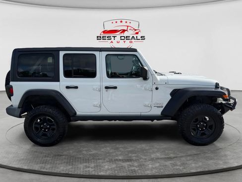 Used 2015 Jeep Wrangler Unlimited Rubicon w/ Connectivity Group AWD/4WD image 6