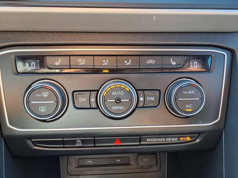 Used 2021 Volkswagen Atlas Cross Sport SE w/ Panoramic Sunroof Package image 5