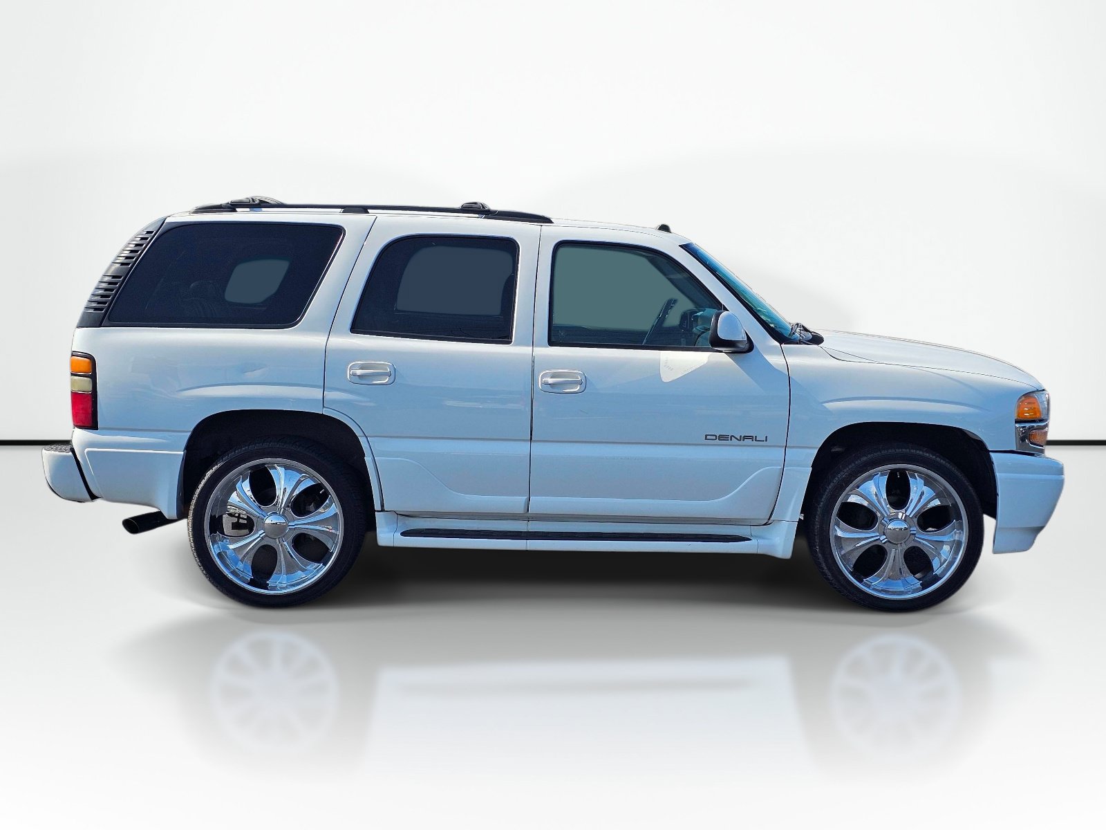 Used 2005 GMC Yukon Denali AWD/4WD image 8
