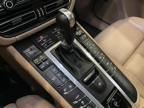 Used 2020 Porsche Macan S AWD/4WD image 18