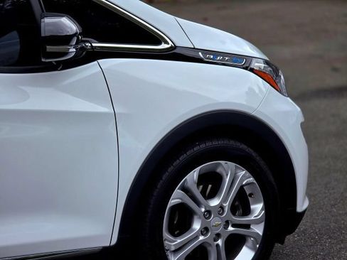 Used 2021 Chevrolet Bolt LT FWD image 9