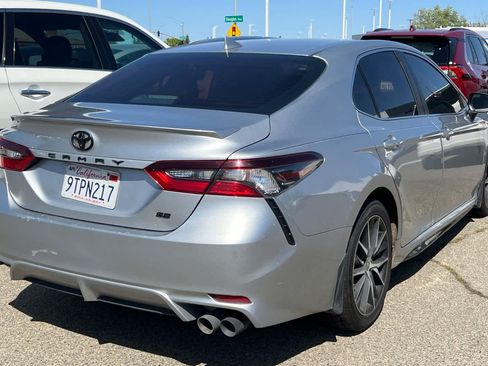 Used 2021 Toyota Camry SE w/ Convenience Package image 4